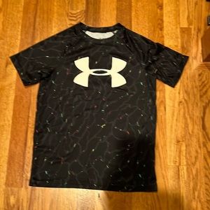Boys Under Armour Tshirt size Medium